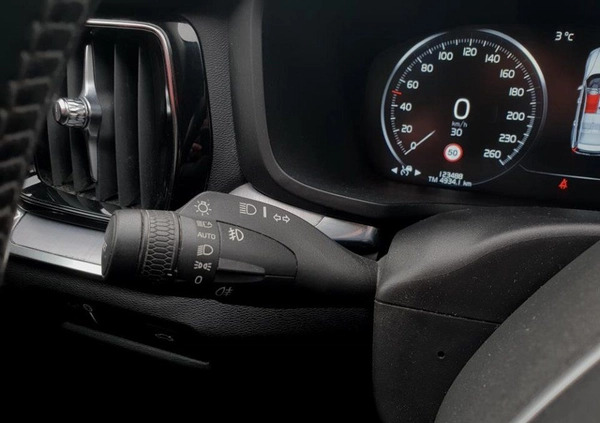 Volvo V60 Cross Country cena 124900 przebieg: 123961, rok produkcji 2020 z Warszawa małe 742